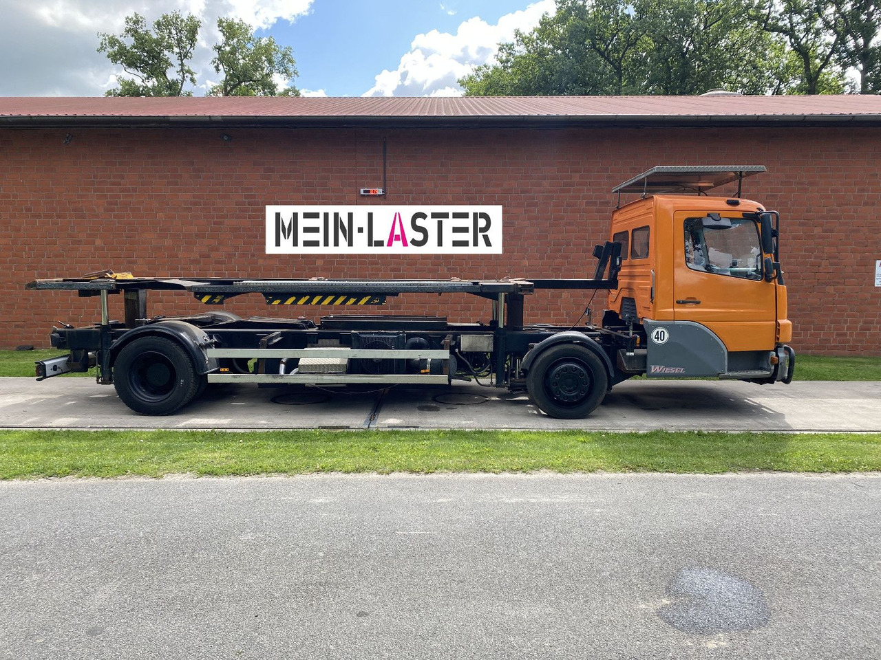 Mercedes-Benz Kamag Wiesel Umsetzter Sattelplatte - Transporter kontejnera/ Kamion s izmjenjivim sanducima: slika Mercedes-Benz Kamag Wiesel Umsetzter Sattelplatte - Transporter kontejnera/ Kamion s izmjenjivim sanducima Mercedes-Benz Kamag Wiesel Umsetzter Sattelplatte - Transporter kontejnera/ Kamion s izmjenjivim sanducima: slika Mercedes-Benz Kamag Wiesel Umsetzter Sattelplatte - Transporter kontejnera/ Kamion s izmjenjivim sanducima