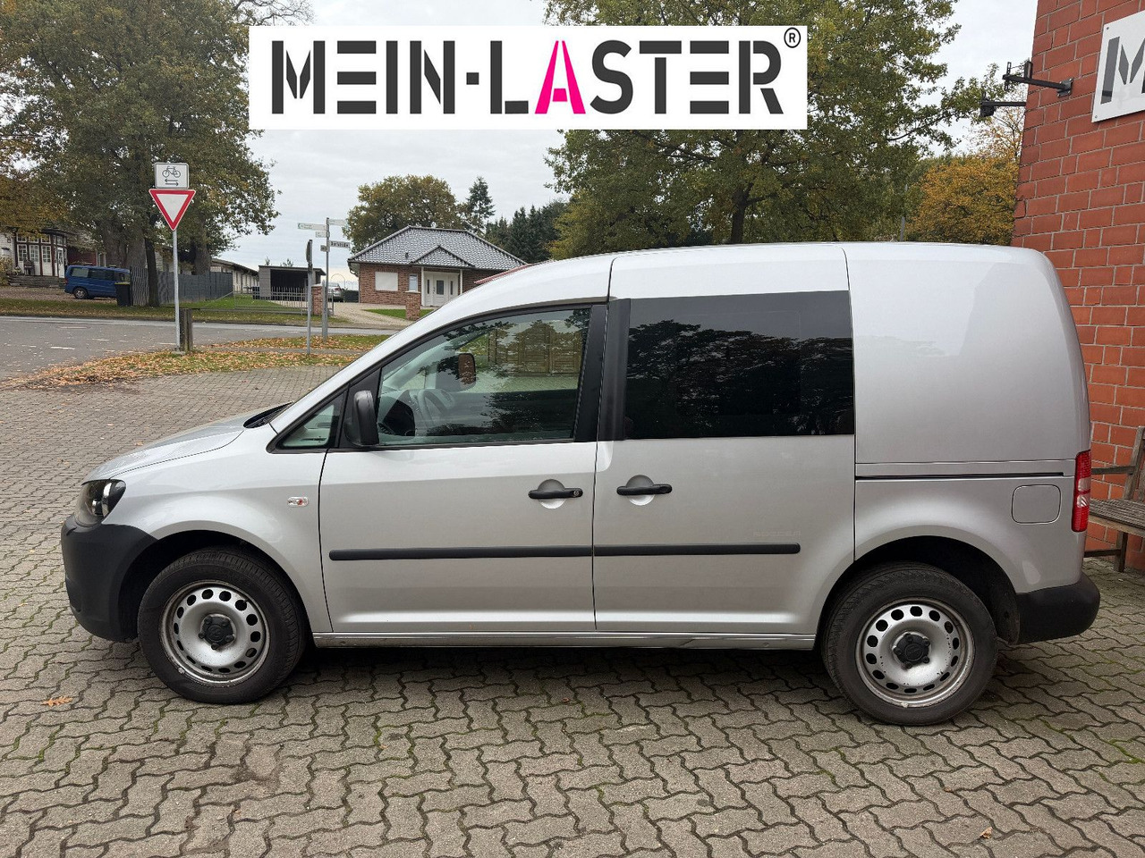 Volkswagen Caddy 2.0 TDI Soccer 4Motion Automatik 1. Hand - Karavan: slika Volkswagen Caddy 2.0 TDI Soccer 4Motion Automatik 1. Hand - Karavan Volkswagen Caddy 2.0 TDI Soccer 4Motion Automatik 1. Hand - Karavan: slika Volkswagen Caddy 2.0 TDI Soccer 4Motion Automatik 1. Hand - Karavan
