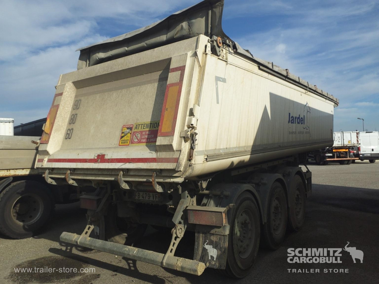 SCHMITZ Tipper Alu-square sided body 24m³ - Kiper poluprikolica: slika SCHMITZ Tipper Alu-square sided body 24m³ - Kiper poluprikolica SCHMITZ Tipper Alu-square sided body 24m³ - Kiper poluprikolica: slika SCHMITZ Tipper Alu-square sided body 24m³ - Kiper poluprikolica