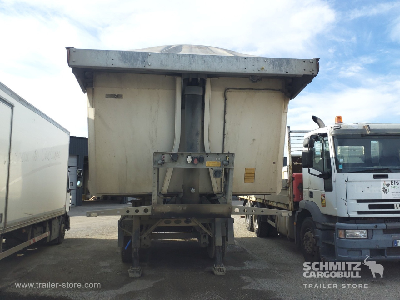 SCHMITZ Tipper Alu-square sided body 24m³ - Kiper poluprikolica: slika SCHMITZ Tipper Alu-square sided body 24m³ - Kiper poluprikolica SCHMITZ Tipper Alu-square sided body 24m³ - Kiper poluprikolica: slika SCHMITZ Tipper Alu-square sided body 24m³ - Kiper poluprikolica