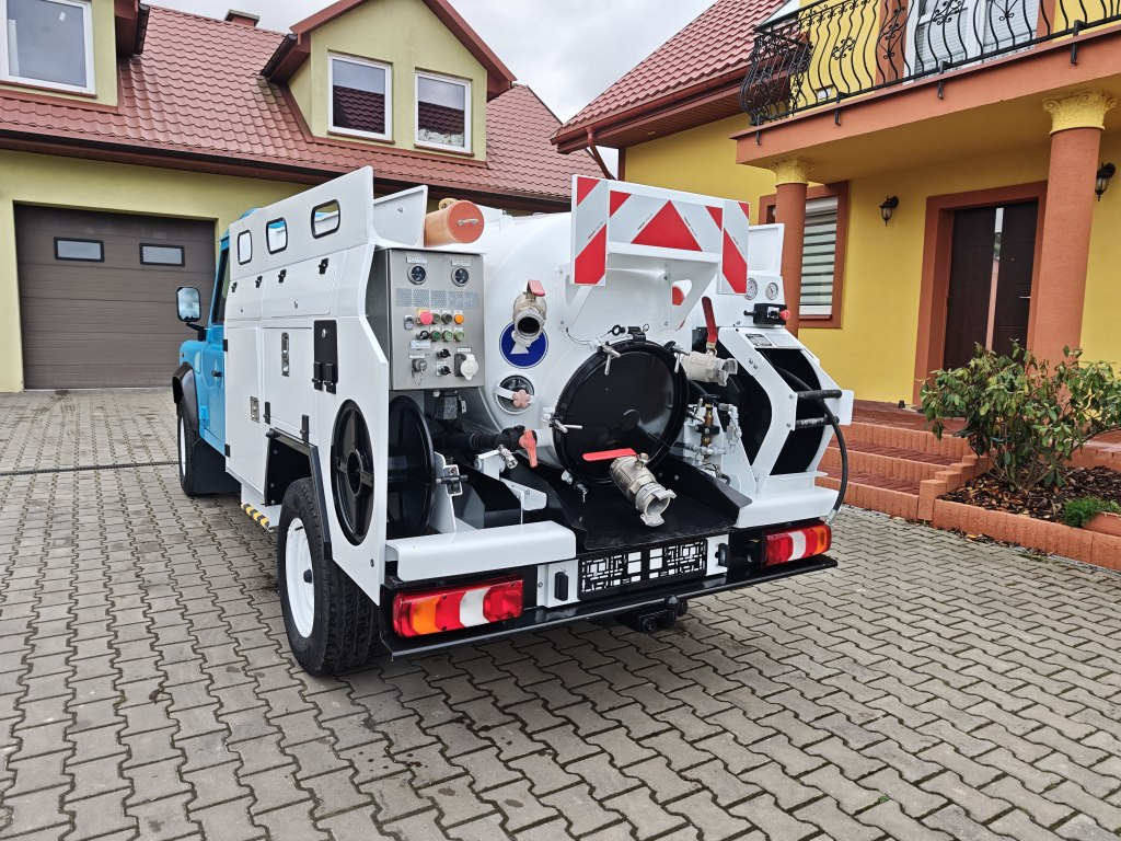 Land Rover Defender VAACUM truck canalisation cleaner - Vakum kamion: slika Land Rover Defender VAACUM truck canalisation cleaner - Vakum kamion Land Rover Defender VAACUM truck canalisation cleaner - Vakum kamion: slika Land Rover Defender VAACUM truck canalisation cleaner - Vakum kamion