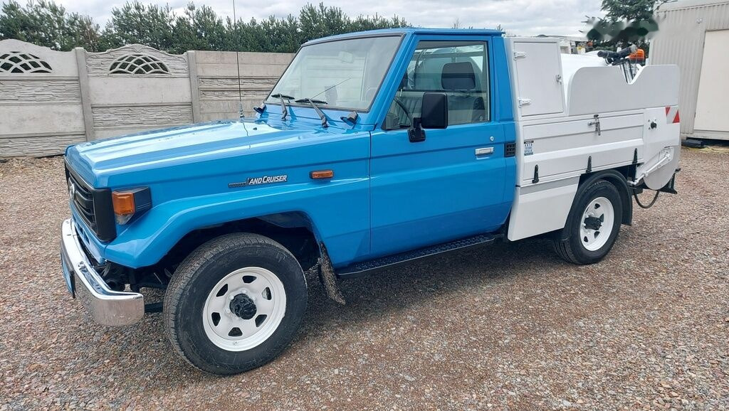 Toyota Land Cruiser COMBI HYDRO CLEANER 4x4 - Vakum kamion: slika Toyota Land Cruiser COMBI HYDRO CLEANER 4x4 - Vakum kamion Toyota Land Cruiser COMBI HYDRO CLEANER 4x4 - Vakum kamion: slika Toyota Land Cruiser COMBI HYDRO CLEANER 4x4 - Vakum kamion