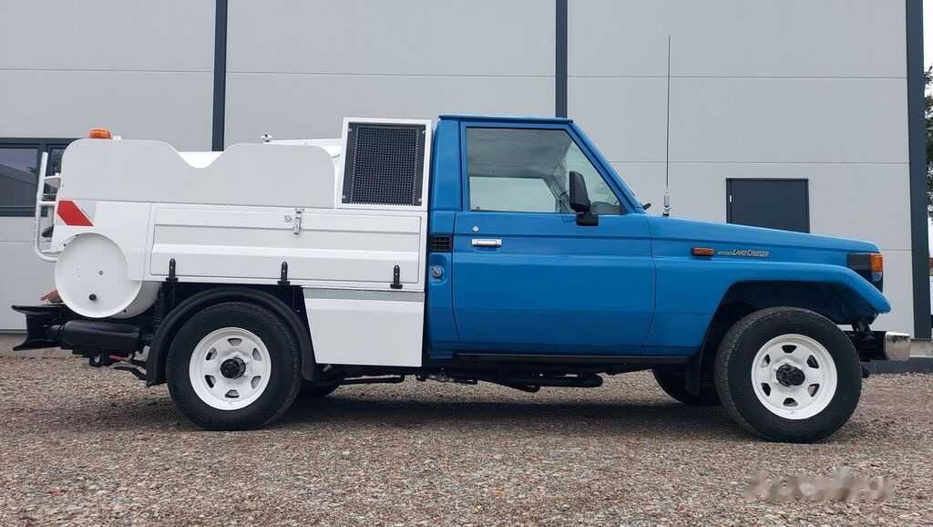 Toyota Land Cruiser COMBI HYDRO CLEANER 4x4 - Vakum kamion: slika Toyota Land Cruiser COMBI HYDRO CLEANER 4x4 - Vakum kamion Toyota Land Cruiser COMBI HYDRO CLEANER 4x4 - Vakum kamion: slika Toyota Land Cruiser COMBI HYDRO CLEANER 4x4 - Vakum kamion