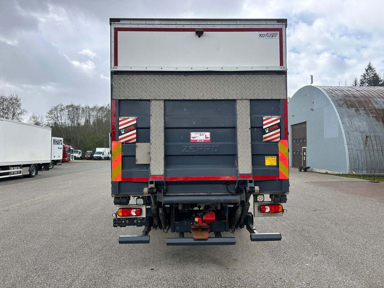 DAF LF320 - Kamion sandučar: slika DAF LF320 - Kamion sandučar DAF LF320 - Kamion sandučar: slika DAF LF320 - Kamion sandučar