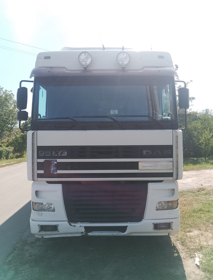 DAF XF95.430 - Kamion s ceradom: slika DAF XF95.430 - Kamion s ceradom DAF XF95.430 - Kamion s ceradom: slika DAF XF95.430 - Kamion s ceradom