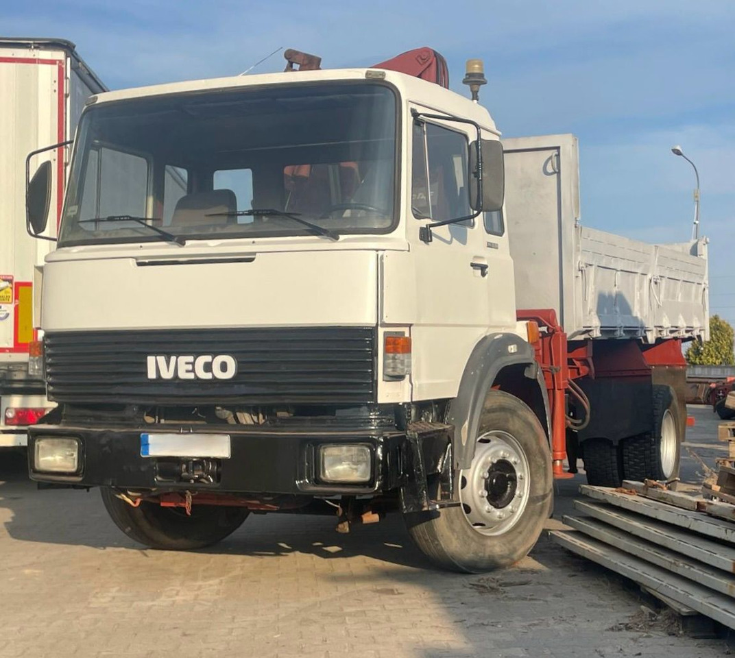 IVECO Unic - Kiper, Kamion s kranom: slika IVECO Unic - Kiper, Kamion s kranom IVECO Unic - Kiper, Kamion s kranom: slika IVECO Unic - Kiper, Kamion s kranom