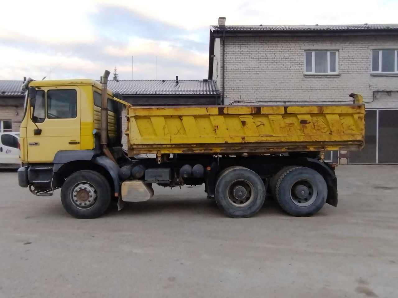 MAN 26.403 - Kiper: slika MAN 26.403 - Kiper MAN 26.403 - Kiper: slika MAN 26.403 - Kiper