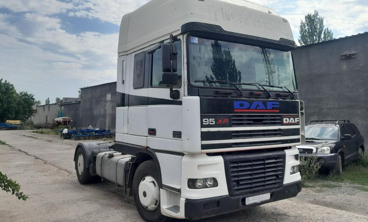DAF 95XF430 - Tegljač: slika DAF 95XF430 - Tegljač DAF 95XF430 - Tegljač: slika DAF 95XF430 - Tegljač