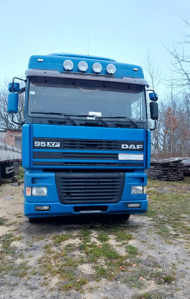 DAF XF95.380 - Tegljač: slika DAF XF95.380 - Tegljač DAF XF95.380 - Tegljač: slika DAF XF95.380 - Tegljač