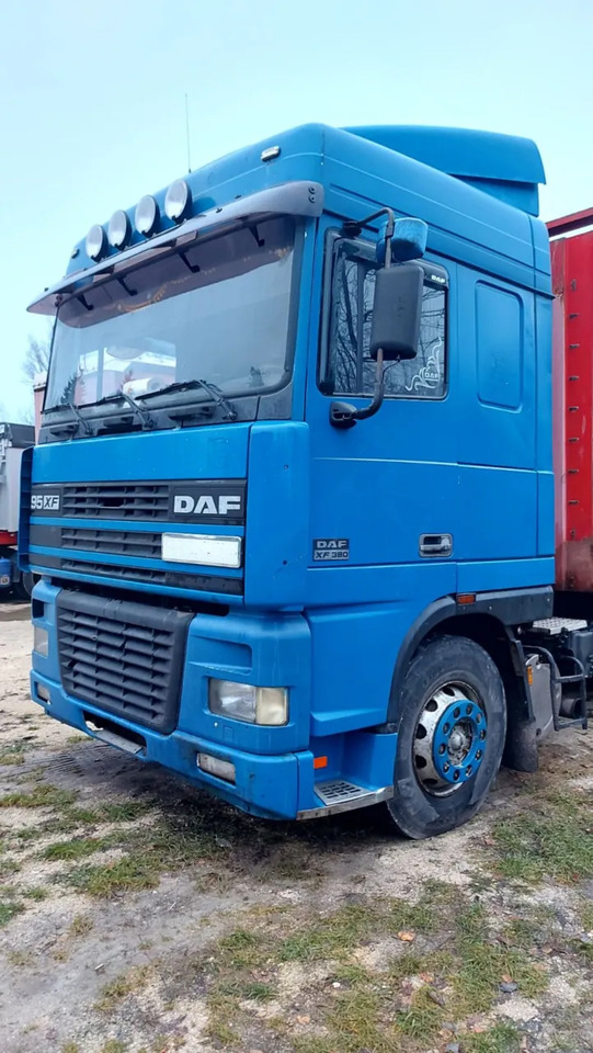DAF XF95.380 - Tegljač: slika DAF XF95.380 - Tegljač DAF XF95.380 - Tegljač: slika DAF XF95.380 - Tegljač