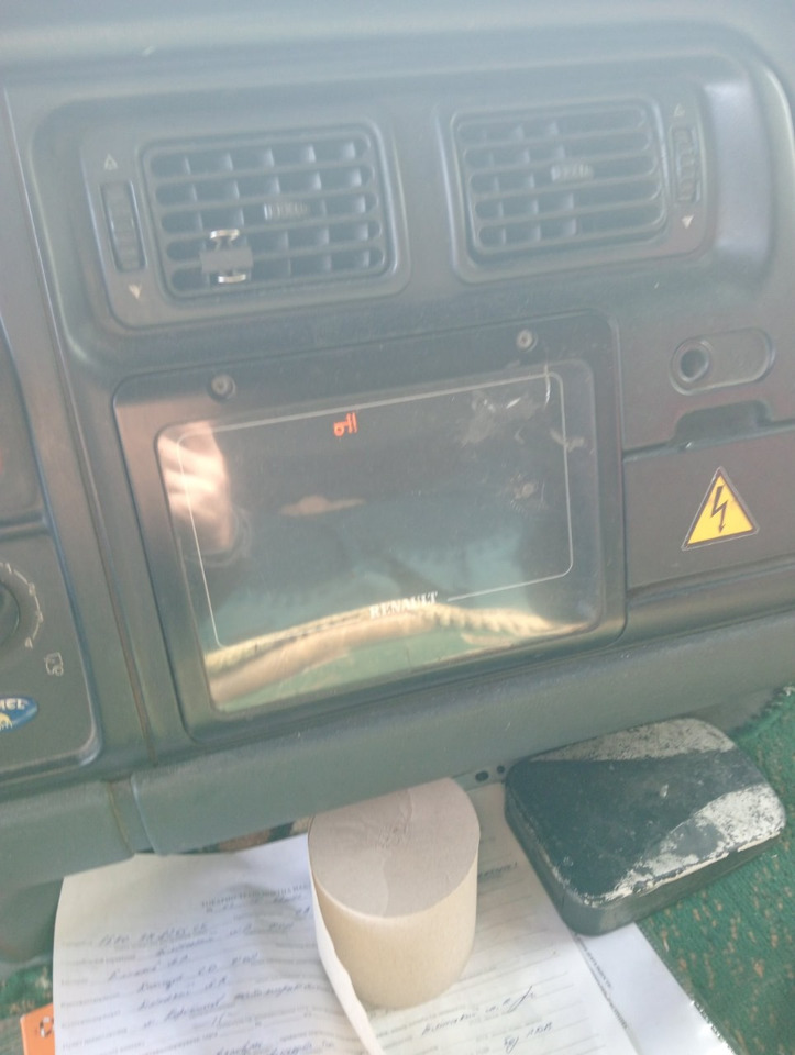 Tegljač RENAULT Premium 385: slika Tegljač RENAULT Premium 385