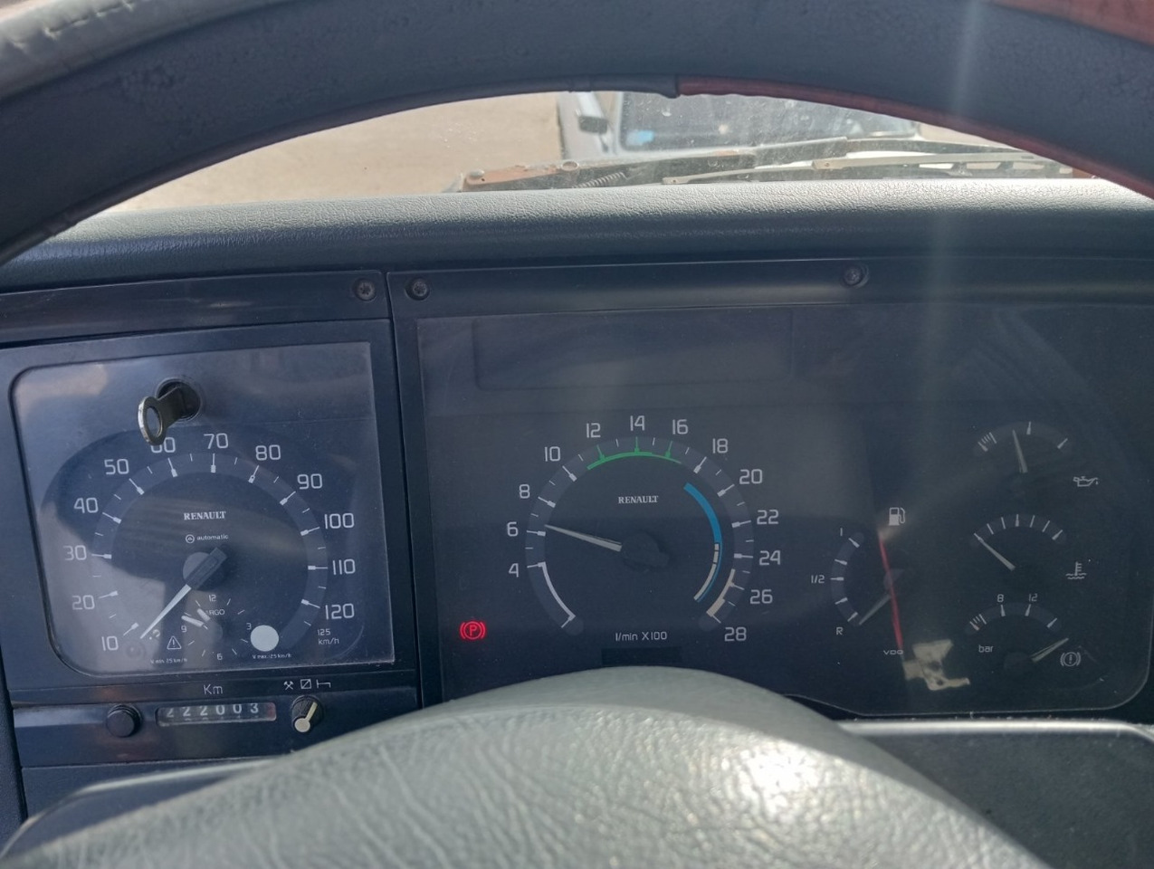 Tegljač RENAULT Premium 385: slika Tegljač RENAULT Premium 385