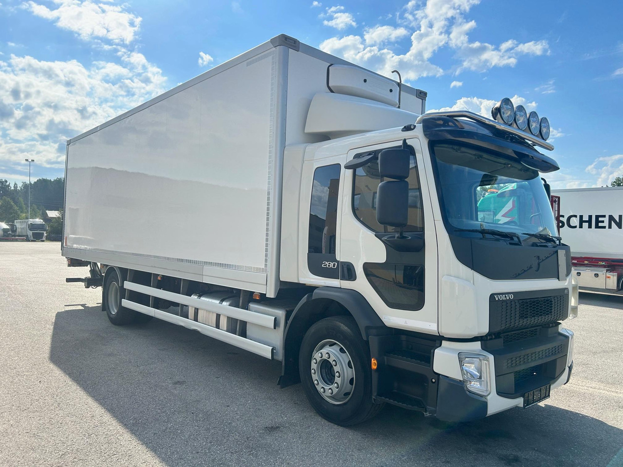 VOLVO FE280 - Kamion sandučar: slika VOLVO FE280 - Kamion sandučar VOLVO FE280 - Kamion sandučar: slika VOLVO FE280 - Kamion sandučar