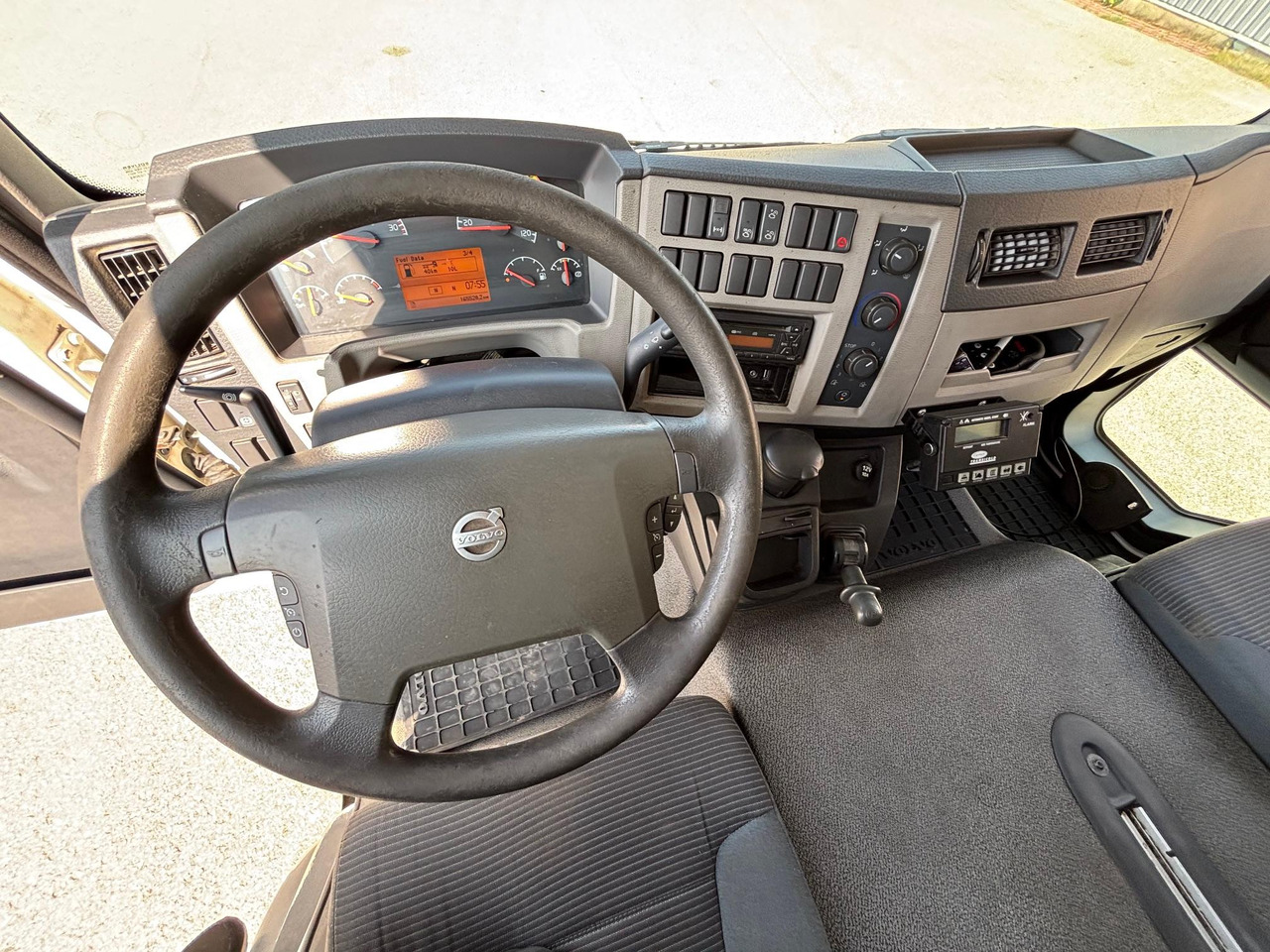 Kamion hladnjača VOLVO FL240: slika Kamion hladnjača VOLVO FL240