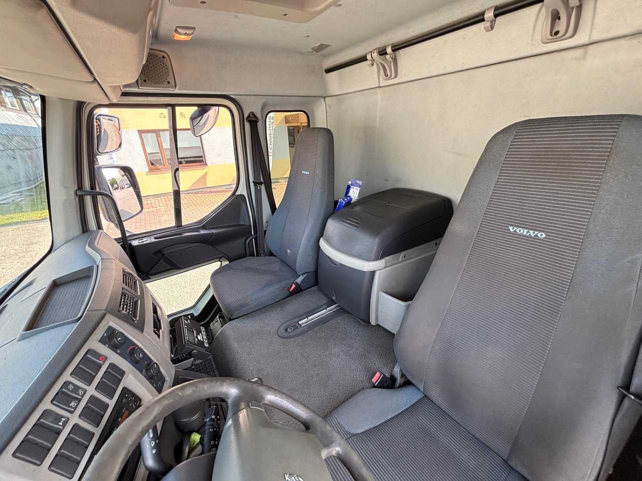 Kamion hladnjača VOLVO FL240: slika Kamion hladnjača VOLVO FL240