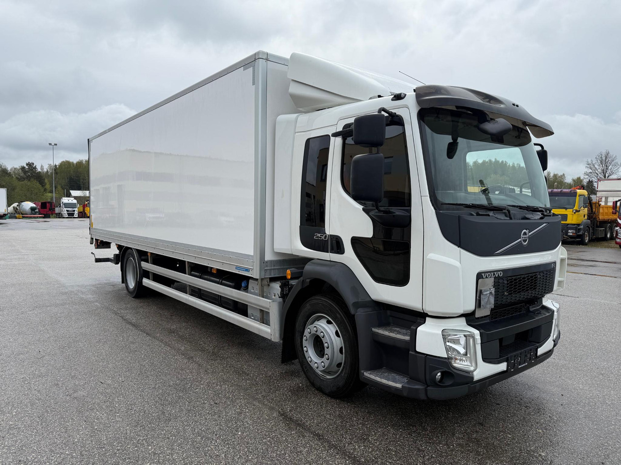 VOLVO FL250 - Kamion sandučar: slika VOLVO FL250 - Kamion sandučar VOLVO FL250 - Kamion sandučar: slika VOLVO FL250 - Kamion sandučar