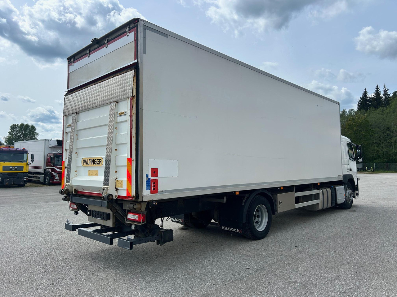 VOLVO FM330 - Kamion hladnjača: slika VOLVO FM330 - Kamion hladnjača VOLVO FM330 - Kamion hladnjača: slika VOLVO FM330 - Kamion hladnjača