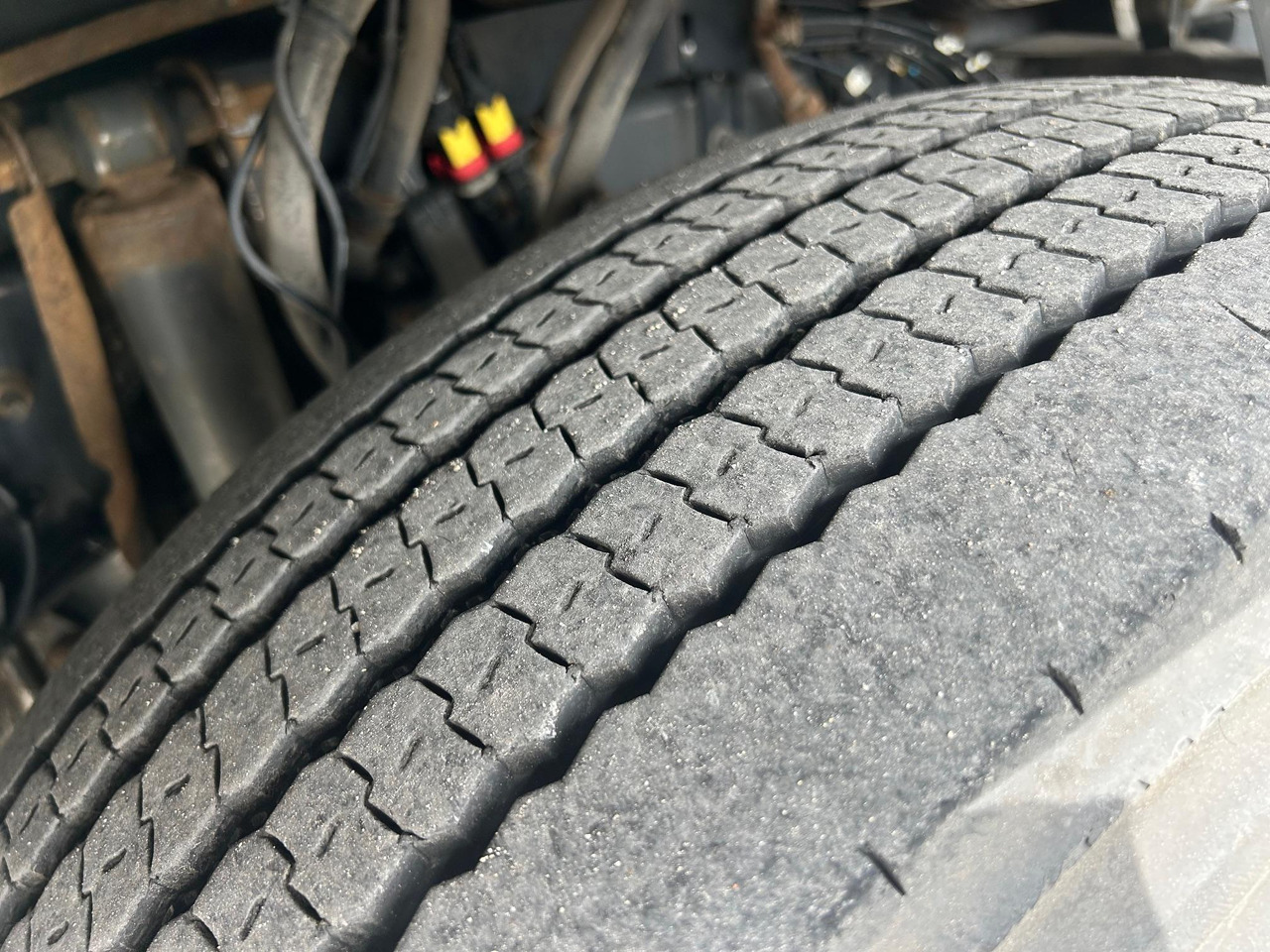 Kamion hladnjača VOLVO FM330: slika Kamion hladnjača VOLVO FM330