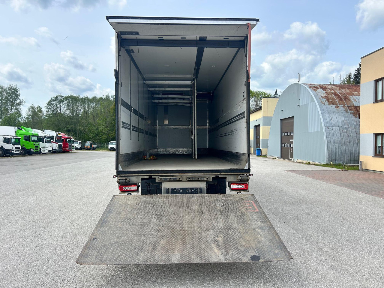 Kamion hladnjača VOLVO FM330: slika Kamion hladnjača VOLVO FM330