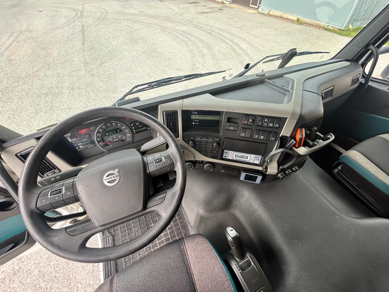 Kamion hladnjača VOLVO FM330: slika Kamion hladnjača VOLVO FM330