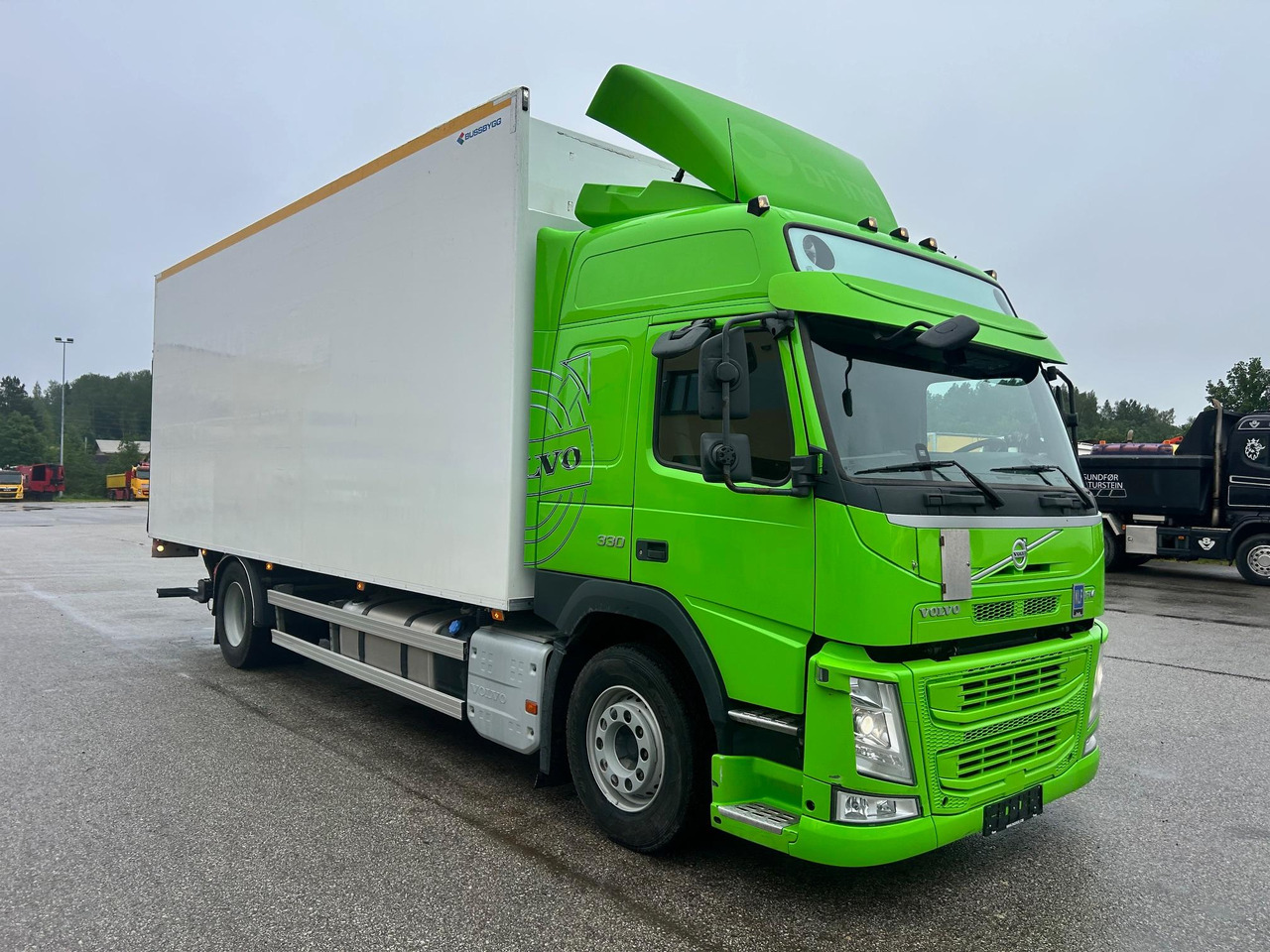 VOLVO FM330 - Kamion sandučar: slika VOLVO FM330 - Kamion sandučar VOLVO FM330 - Kamion sandučar: slika VOLVO FM330 - Kamion sandučar