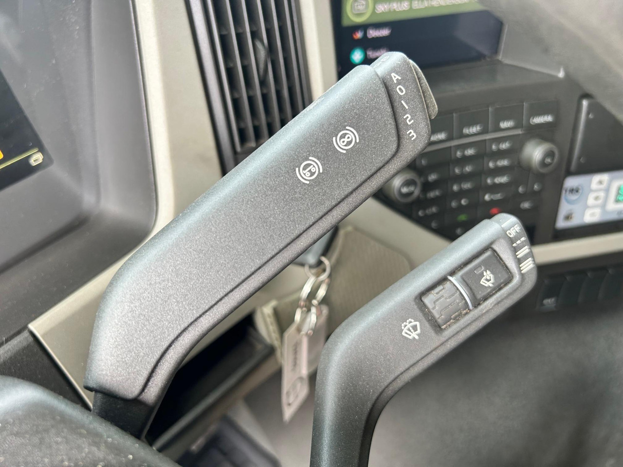 Kamion hladnjača VOLVO FM330: slika Kamion hladnjača VOLVO FM330