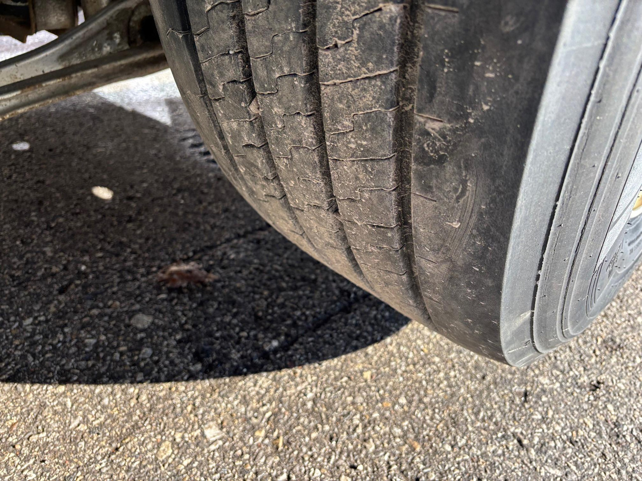 Kamion hladnjača VOLVO FM330: slika Kamion hladnjača VOLVO FM330