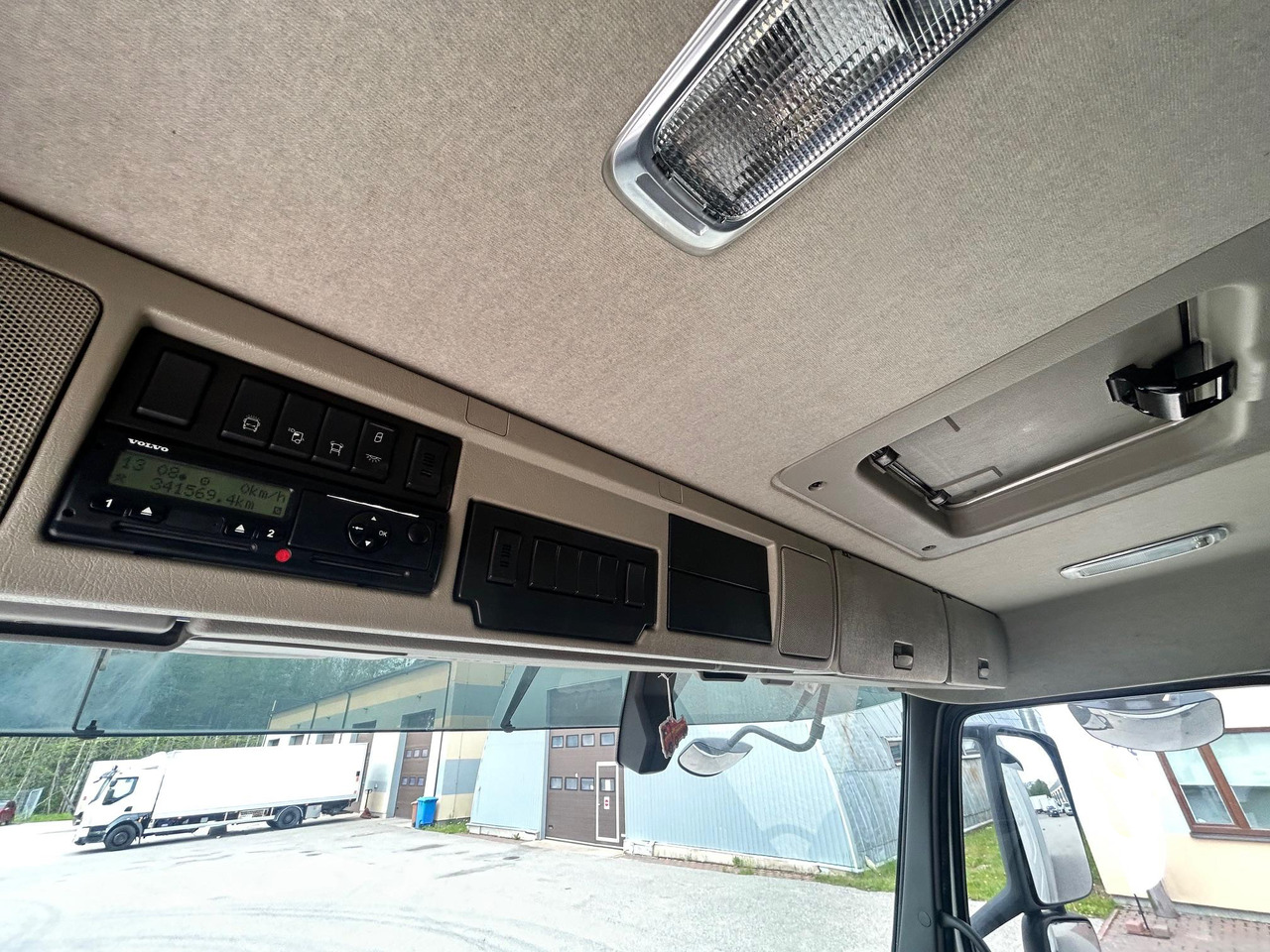 Kamion hladnjača VOLVO FM330: slika Kamion hladnjača VOLVO FM330