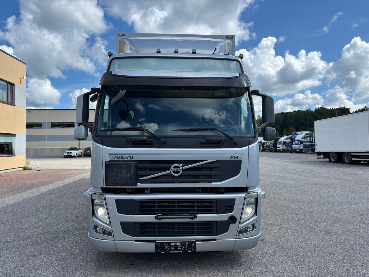 VOLVO FM330 - Kamion sandučar: slika VOLVO FM330 - Kamion sandučar VOLVO FM330 - Kamion sandučar: slika VOLVO FM330 - Kamion sandučar
