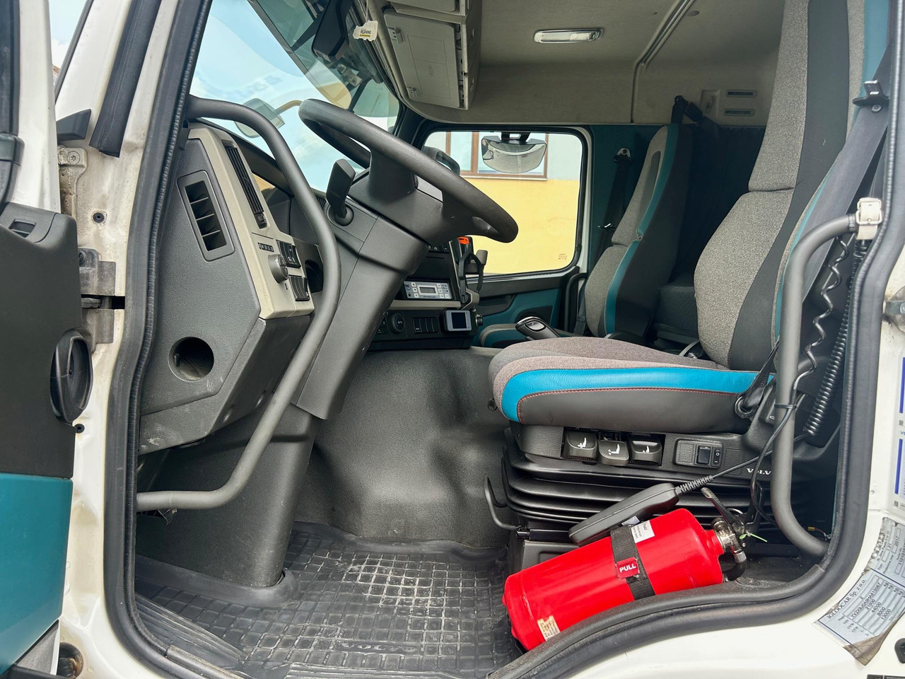 Kamion hladnjača VOLVO FM330: slika Kamion hladnjača VOLVO FM330