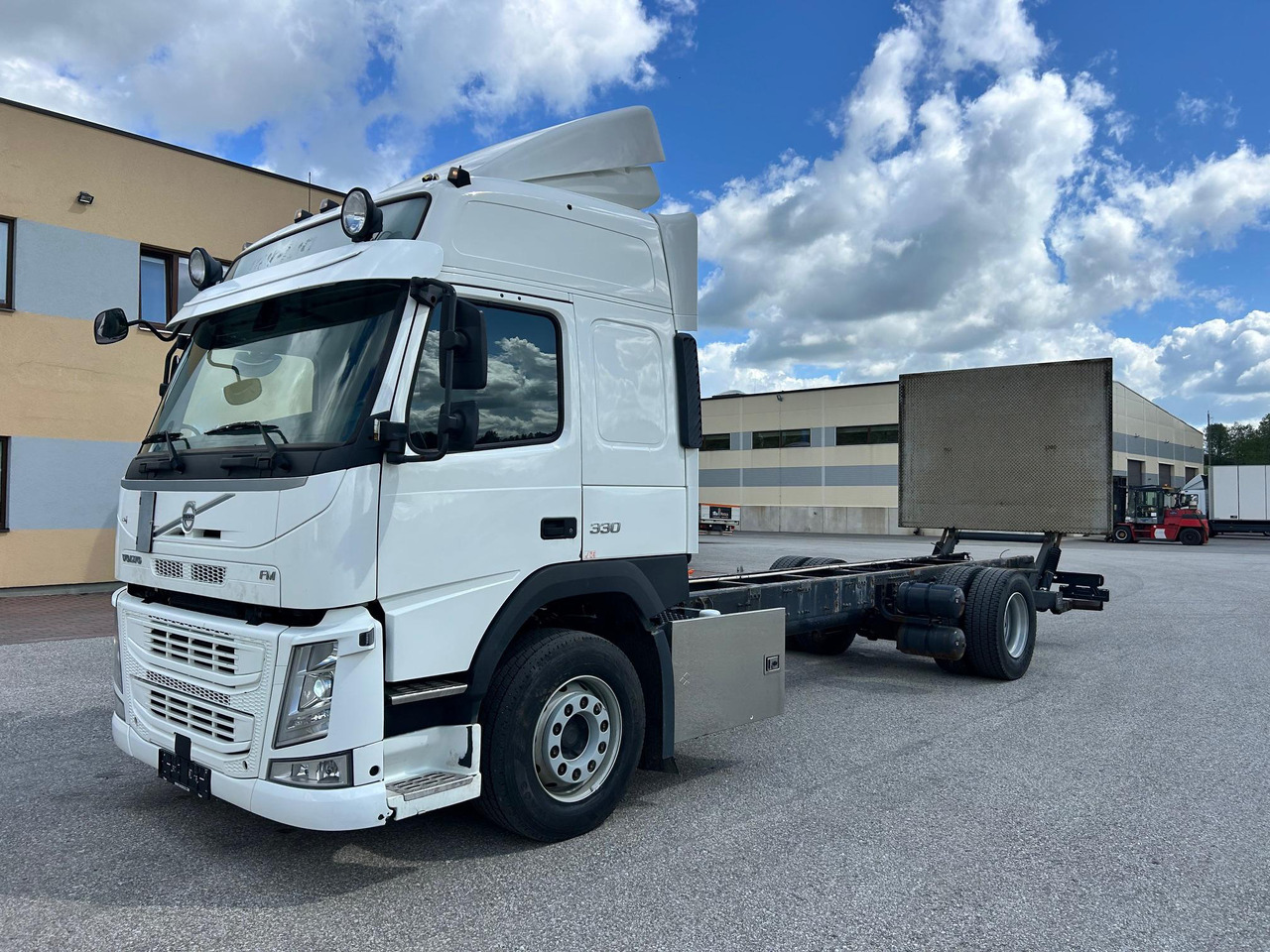 VOLVO FM330 - Kamion-šasija: slika VOLVO FM330 - Kamion-šasija VOLVO FM330 - Kamion-šasija: slika VOLVO FM330 - Kamion-šasija