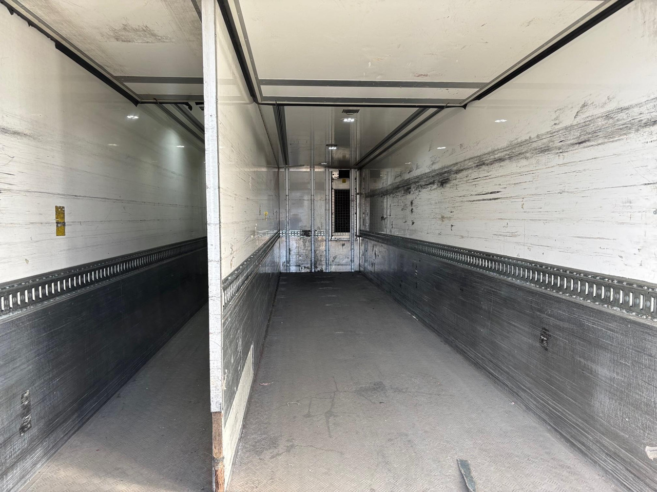 Kamion hladnjača VOLVO FM330: slika Kamion hladnjača VOLVO FM330