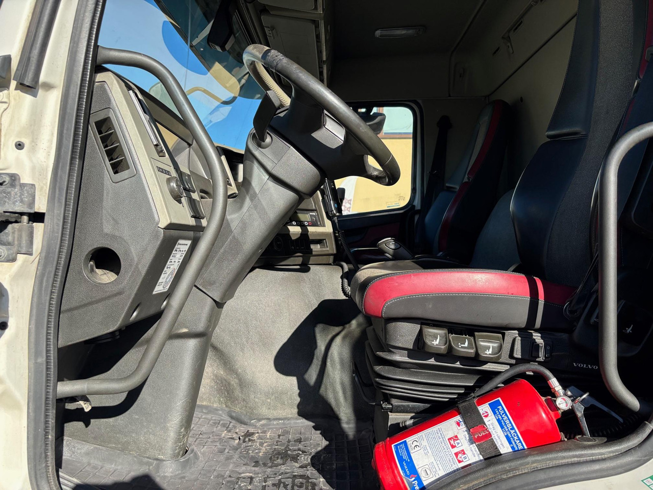 Kamion hladnjača VOLVO FM330: slika Kamion hladnjača VOLVO FM330