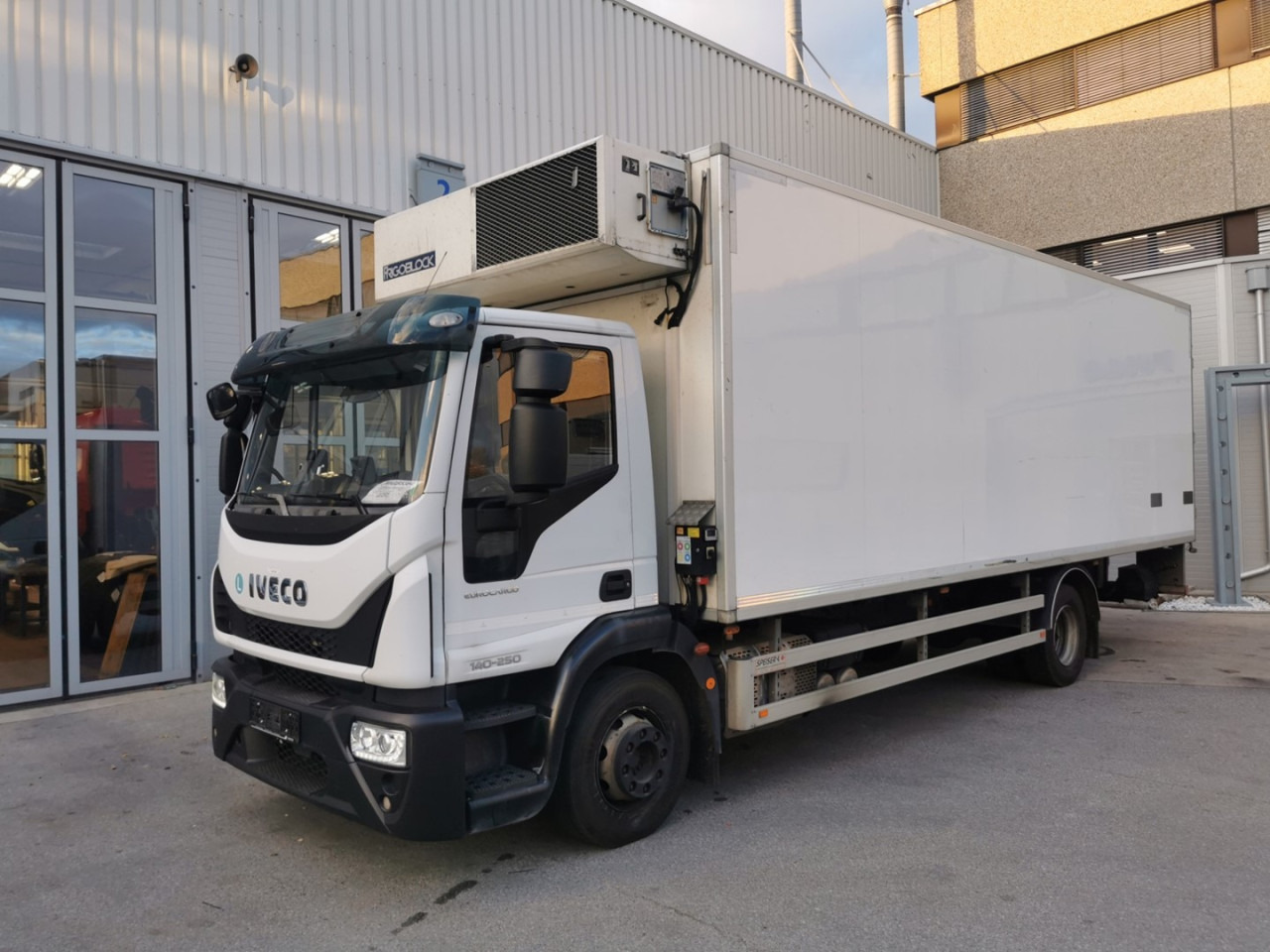 IVECO Eurocargo ML140E25/P Euro6 Klima AHK Luftfeder ZV - Kamion-šasija: slika IVECO Eurocargo ML140E25/P Euro6 Klima AHK Luftfeder ZV - Kamion-šasija IVECO Eurocargo ML140E25/P Euro6 Klima AHK Luftfeder ZV - Kamion-šasija: slika IVECO Eurocargo ML140E25/P Euro6 Klima AHK Luftfeder ZV - Kamion-šasija