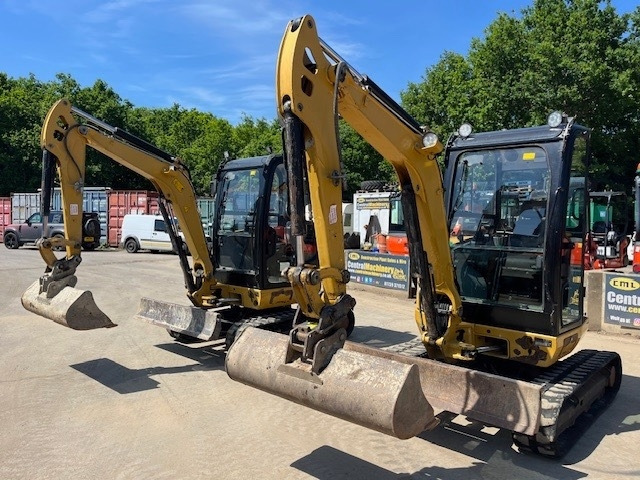 Mini bager CAT 302.7 D CR: slika Mini bager CAT 302.7 D CR