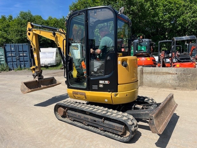 Mini bager CAT 302.7 D CR: slika Mini bager CAT 302.7 D CR
