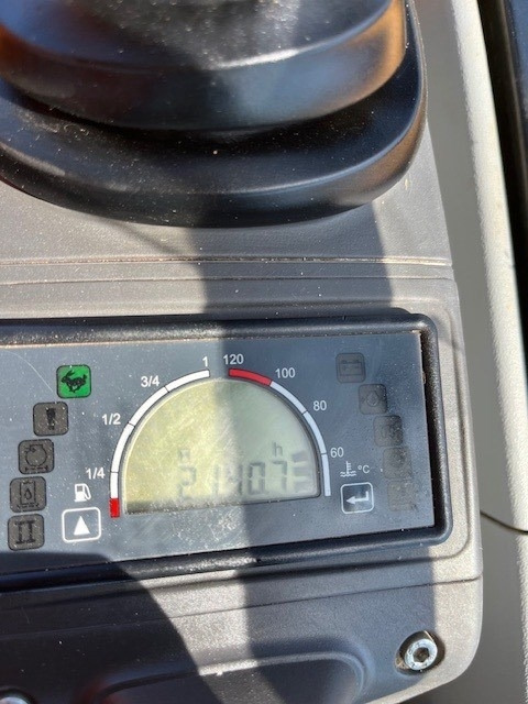 Mini bager CAT 302.7 D CR: slika Mini bager CAT 302.7 D CR