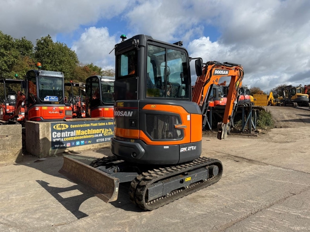 Doosan DX27Z-7 - Mini bager: slika Doosan DX27Z-7 - Mini bager Doosan DX27Z-7 - Mini bager: slika Doosan DX27Z-7 - Mini bager