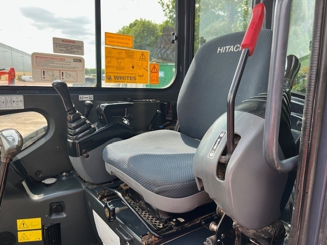 Mini bager Hitachi ZX 22 U-2 CLR: slika Mini bager Hitachi ZX 22 U-2 CLR