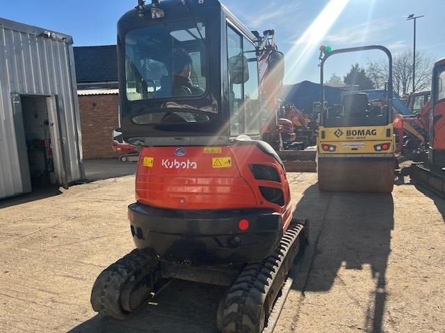 Kubota U 20-3 - Mini bager: slika Kubota U 20-3 - Mini bager Kubota U 20-3 - Mini bager: slika Kubota U 20-3 - Mini bager
