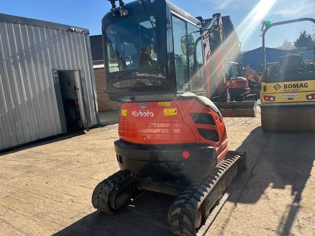 Kubota U 20-3 - Mini bager: slika Kubota U 20-3 - Mini bager Kubota U 20-3 - Mini bager: slika Kubota U 20-3 - Mini bager