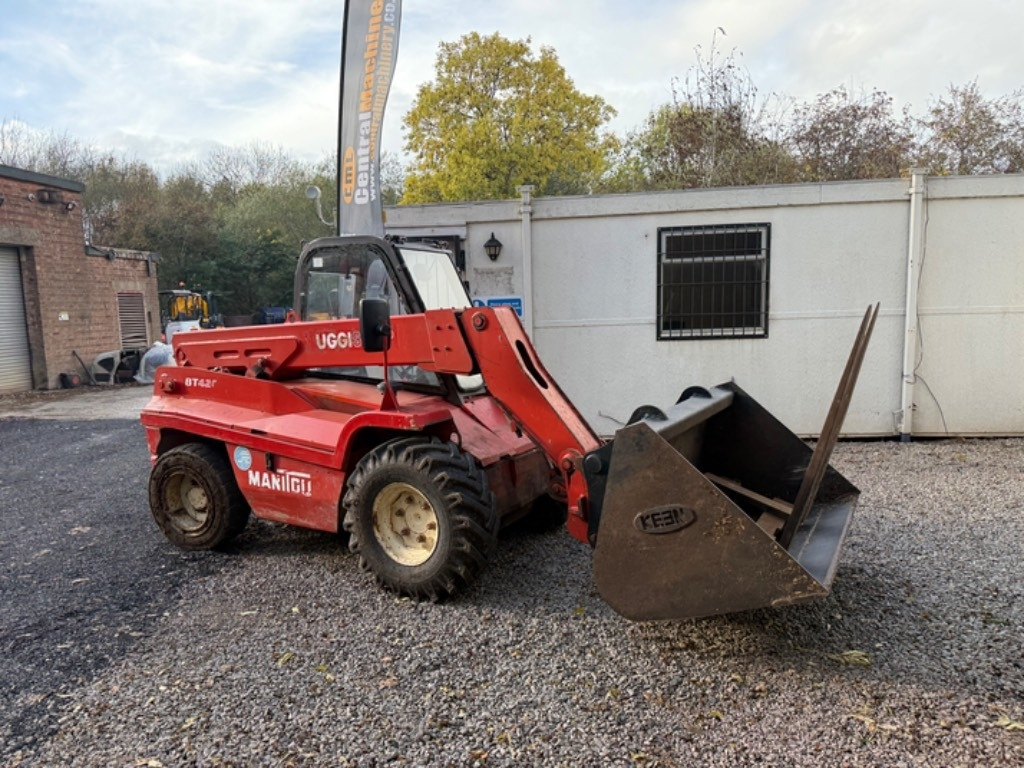 Manitou BT 420 - Teleskopski rukovatelj: slika Manitou BT 420 - Teleskopski rukovatelj Manitou BT 420 - Teleskopski rukovatelj: slika Manitou BT 420 - Teleskopski rukovatelj