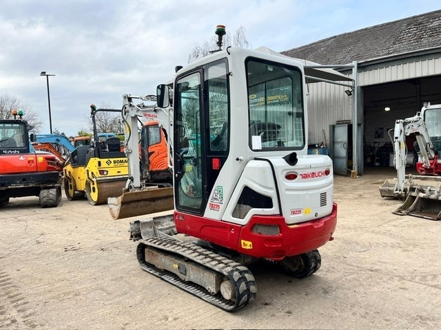 Takeuchi TB 225 - Mini bager: slika Takeuchi TB 225 - Mini bager Takeuchi TB 225 - Mini bager: slika Takeuchi TB 225 - Mini bager