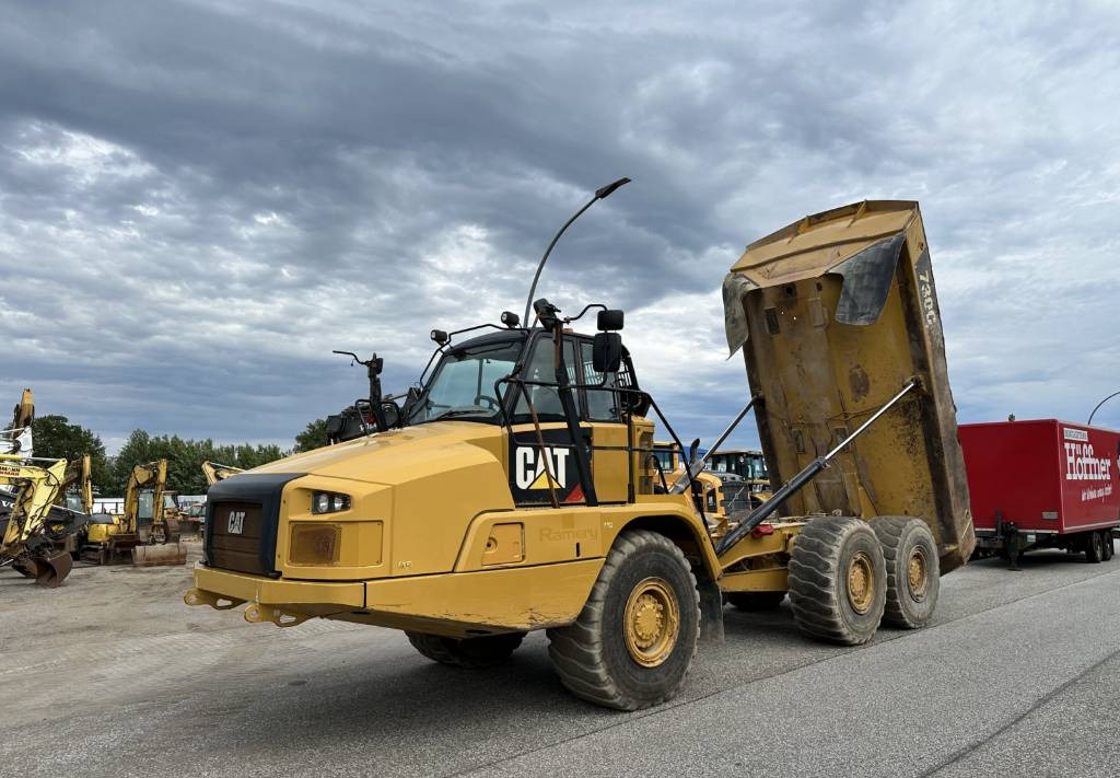 CAT 730 C Auto lubrication + Klima CE + EPA - Zglobni istovarivač: slika CAT 730 C Auto lubrication + Klima CE + EPA - Zglobni istovarivač CAT 730 C Auto lubrication + Klima CE + EPA - Zglobni istovarivač: slika CAT 730 C Auto lubrication + Klima CE + EPA - Zglobni istovarivač