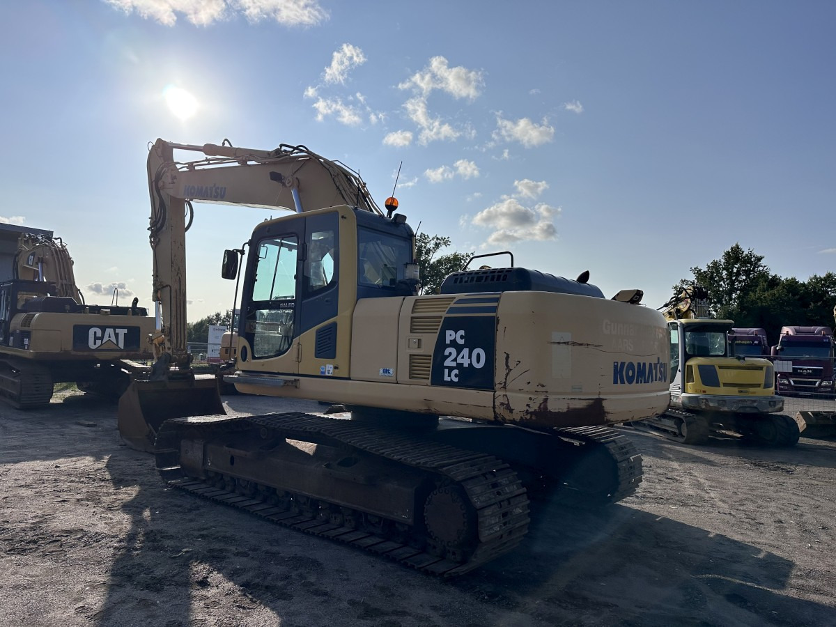 KOMATSU PC 240 LC-8 Hammerlines Klima Top Zustand ! ! ! - Bager gusjeničar: slika KOMATSU PC 240 LC-8 Hammerlines Klima Top Zustand ! ! ! - Bager gusjeničar KOMATSU PC 240 LC-8 Hammerlines Klima Top Zustand ! ! ! - Bager gusjeničar: slika KOMATSU PC 240 LC-8 Hammerlines Klima Top Zustand ! ! ! - Bager gusjeničar