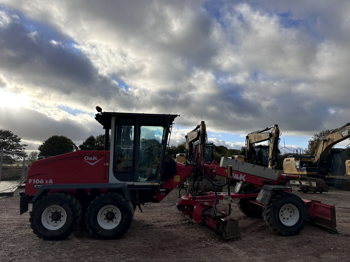 O&K F 106.5 - 6x6 Laser Topcon- Klima Cummins 6 Zyl. - Grejder: slika O&K F 106.5 - 6x6 Laser Topcon- Klima Cummins 6 Zyl. - Grejder O&K F 106.5 - 6x6 Laser Topcon- Klima Cummins 6 Zyl. - Grejder: slika O&K F 106.5 - 6x6 Laser Topcon- Klima Cummins 6 Zyl. - Grejder