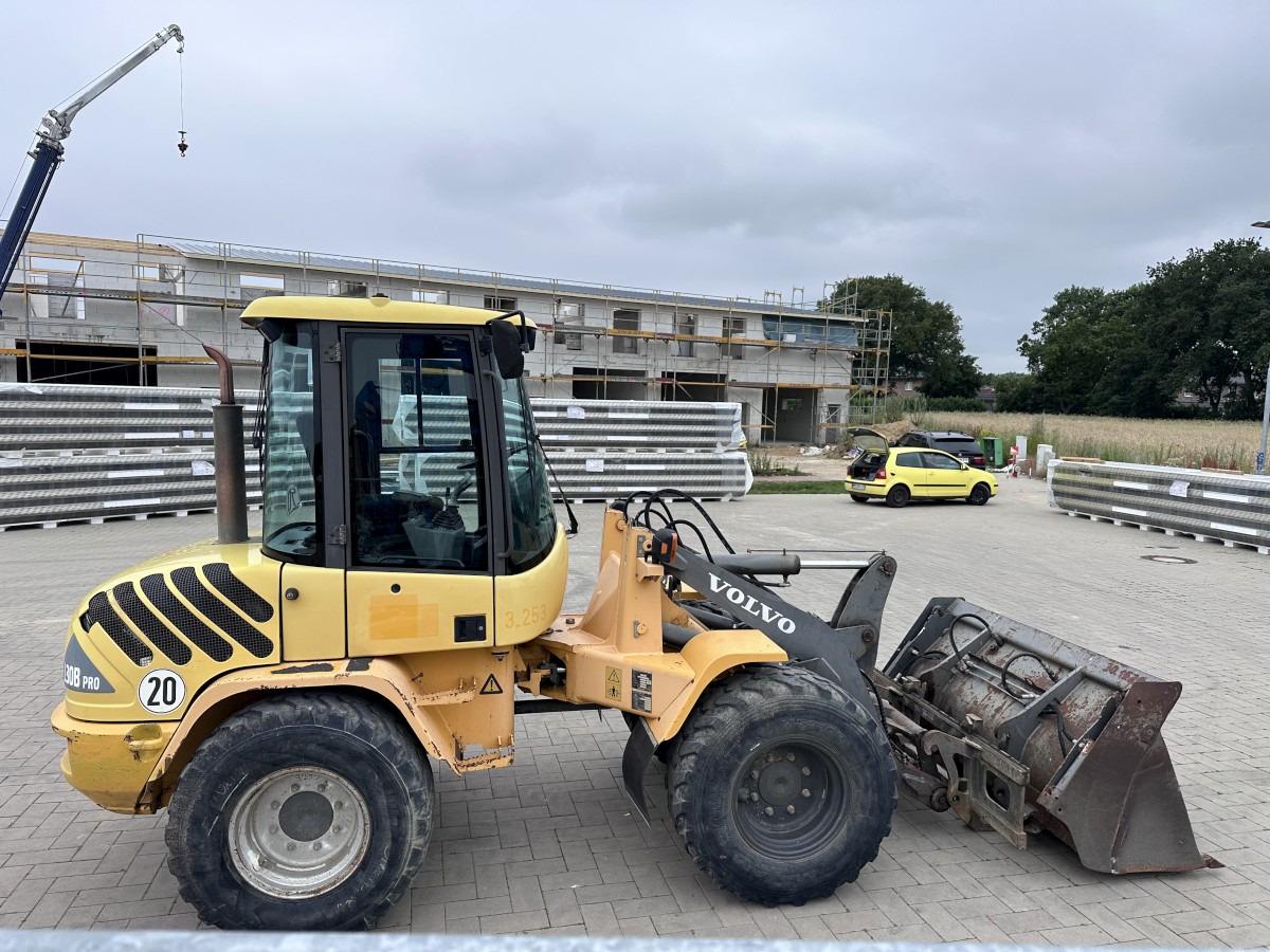 VOLVO L 30 B PRO 3er Kreis Klappschaufel+Palettengabel - Utovarivač na kotačima: slika VOLVO L 30 B PRO 3er Kreis Klappschaufel+Palettengabel - Utovarivač na kotačima VOLVO L 30 B PRO 3er Kreis Klappschaufel+Palettengabel - Utovarivač na kotačima: slika VOLVO L 30 B PRO 3er Kreis Klappschaufel+Palettengabel - Utovarivač na kotačima