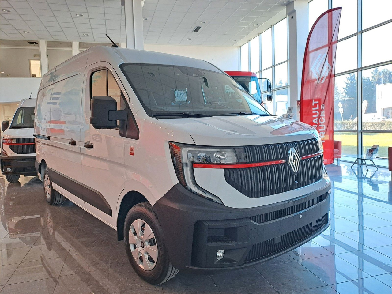 Renault Master L2H2 150 - NAV Klimaaut. Holzb. 270° - Furgon: slika Renault Master L2H2 150 - NAV Klimaaut. Holzb. 270° - Furgon Renault Master L2H2 150 - NAV Klimaaut. Holzb. 270° - Furgon: slika Renault Master L2H2 150 - NAV Klimaaut. Holzb. 270° - Furgon