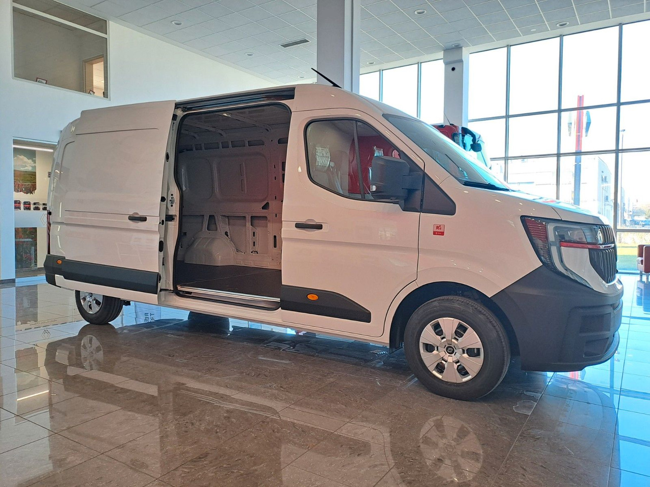 Furgon Renault Master L3H2 150 - NAV Klimaaut. Holzb. 270°: slika Furgon Renault Master L3H2 150 - NAV Klimaaut. Holzb. 270°