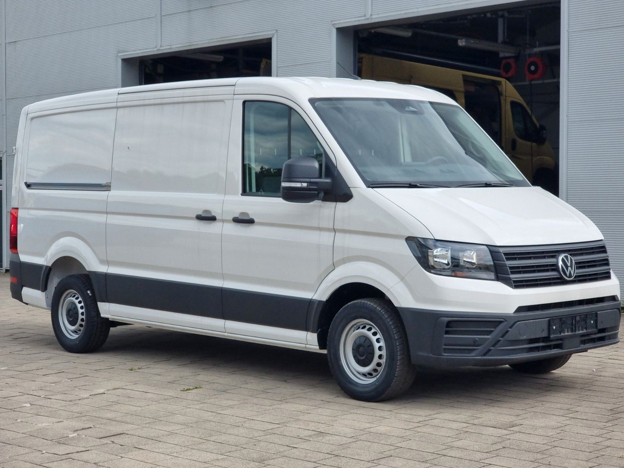 Volkswagen Crafter 35 L3H2 140 PS MJ 2025 Lager - Furgon: slika Volkswagen Crafter 35 L3H2 140 PS MJ 2025 Lager - Furgon Volkswagen Crafter 35 L3H2 140 PS MJ 2025 Lager - Furgon: slika Volkswagen Crafter 35 L3H2 140 PS MJ 2025 Lager - Furgon